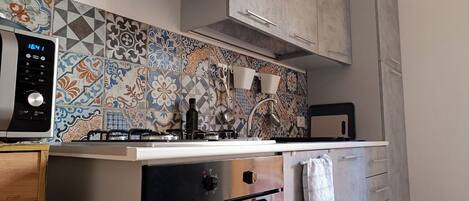 Microwave, oven, stovetop, coffee/tea maker