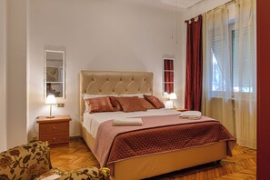 4 bedrooms, iron/ironing board, WiFi, bed sheets