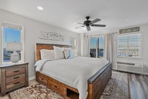 3 عدّة غرف نوم ومكواة/لوح كي وواي فاي وملاءات أسرّة