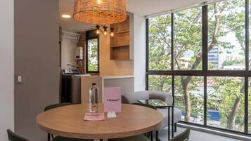 Apartment, 2 Bedrooms (301) | Dining room