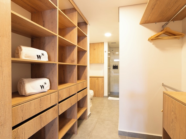 Apartment, 2 Bedrooms (201) | Wardrobe