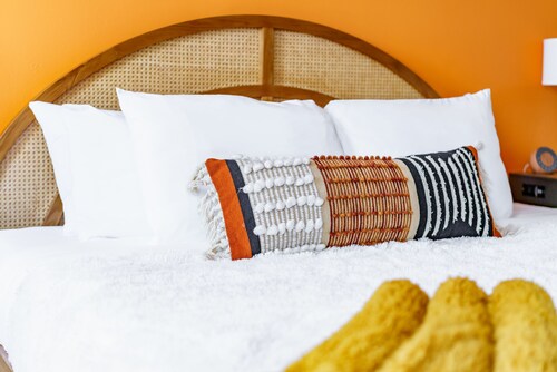 Prime Location Top Rated Clean Parking Free