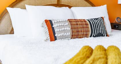 Prime Location Top Rated Clean Parking Free