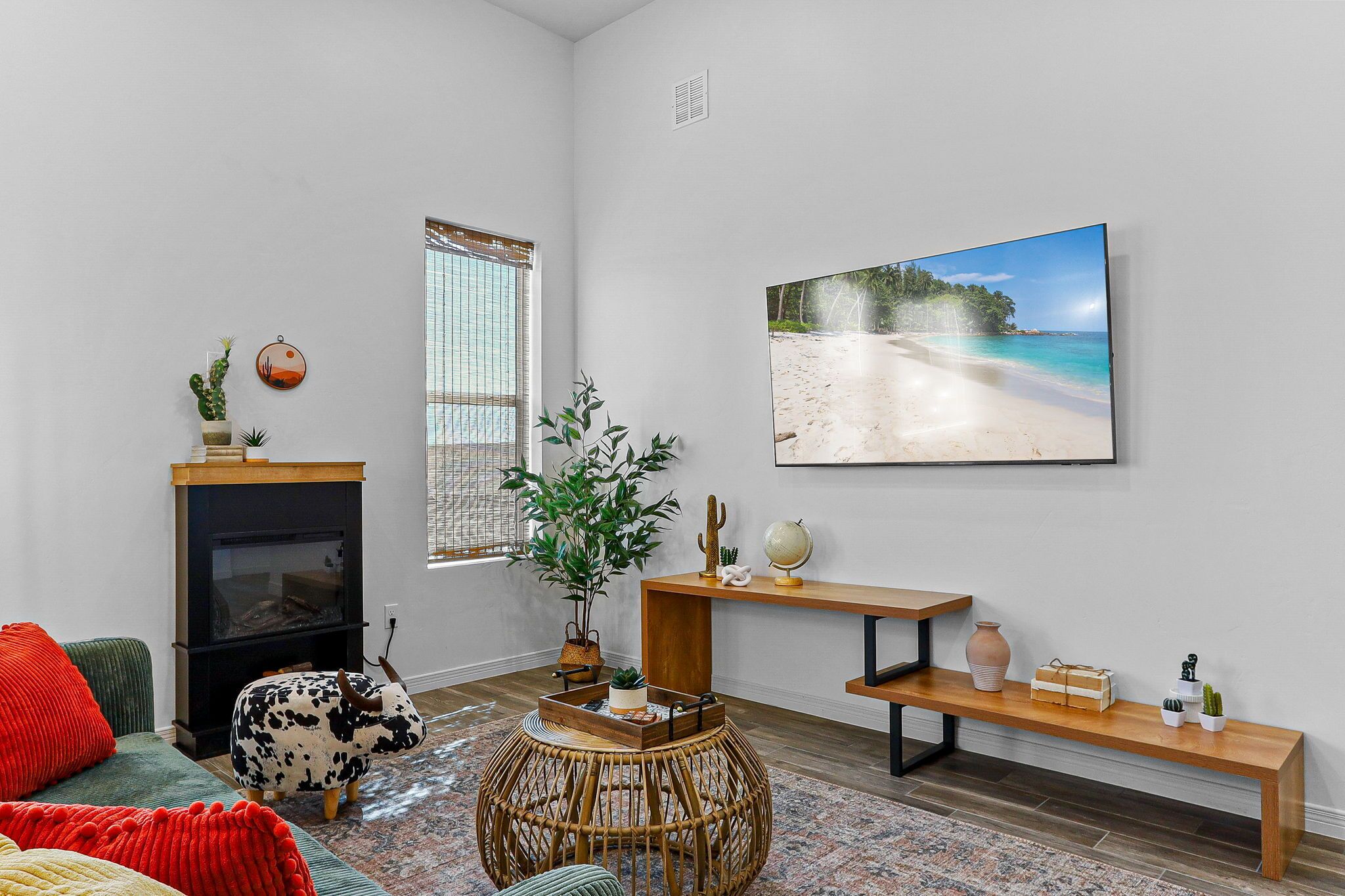 Hot Tub + Arcade Games, Family Friendly Comfy Home - Las Cruces, NM