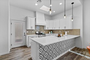 Fridge, microwave, oven, stovetop - Book a Winter Stay! Hot Tub & Brand New Modern Cozy Home (Las Cruces)