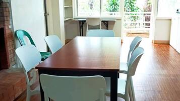 Rumah, 2 kamar tidur, balkon, pemandangan gunung | Tempat makan