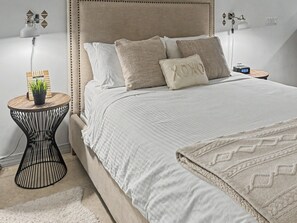 1 bedroom, in-room safe, iron/ironing board, free WiFi