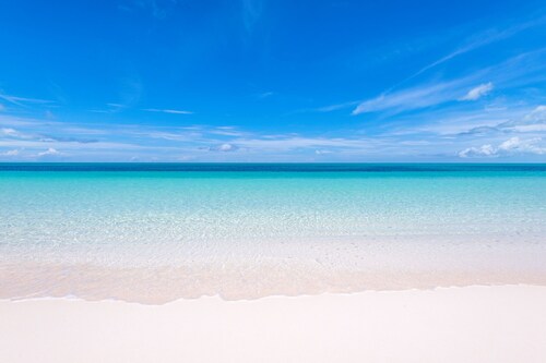 Spacious Beach Suite - Minutes from Grace Bay