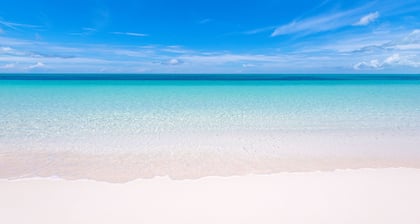 Spacious Beach Suite - Minutes from Grace Bay