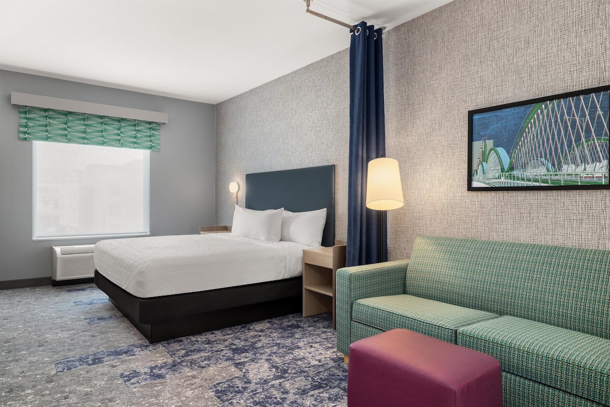 55-inch Smart TV with digital channels, Netflix, streaming services