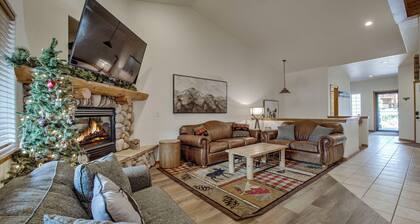 Charming Gummy Bear Townhouse in Dillon — Relax in the Rocky Mountain Playground