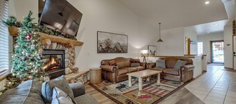 Charming Gummy Bear Townhouse in Dillon — Relax in the Rocky Mountain Playground