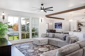 Smart TV - Charming 4-bedroom house with WiFi and AC in gorgeous Kalispell (Kalispell)