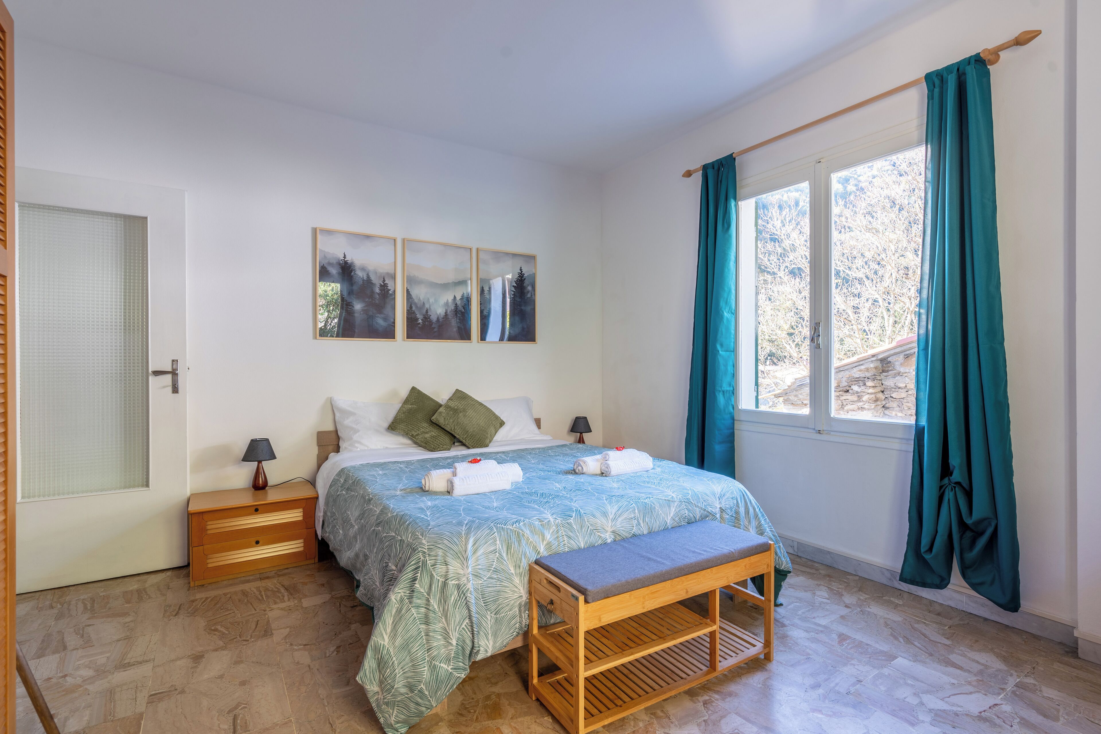 2 bedrooms, iron/ironing board, WiFi, bed sheets