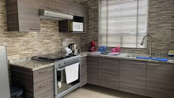 House, 2 Bedrooms, Smoking, Balcony | Interior