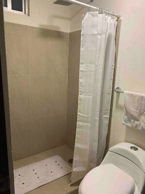 House, 2 Bedrooms, Smoking, Balcony | Bathroom - Montpellier 10 Min VW, Val'quirico, Finsa, Cholula (Coronango)