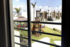 Huis, 2 slaapkamers, roken, balkon | Kindergedeelte