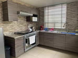 House, 2 Bedrooms, Smoking, Balcony | Interior - Montpellier 10 Min VW, Val'quirico, Finsa, Cholula (Coronango)