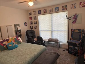 3 chambres, bureau, fer et planche à repasser, accès au Wi-Fi (inclus)