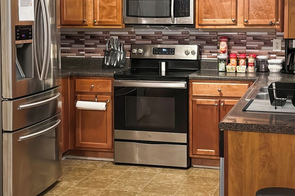 Geladeira, micro-ondas, fogão, cooktop