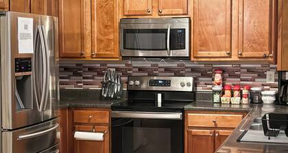 Spacious 3 bedroom Getaway: Perfect for families: 10 mins away from Airport