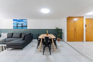 Appartement, 4 chambres | Salle Ă manger
