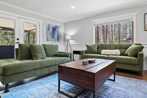 TV, fireplace, foosball, table tennis - Strawberry Pines Retreat (Strawberry)