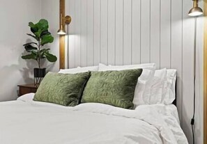 5 bedrooms, iron/ironing board, internet, bed sheets - Strawberry Pines Retreat (Strawberry)