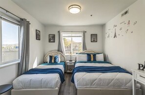 2 室のベッドルーム、WiFi (無料)、ベッドシーツ