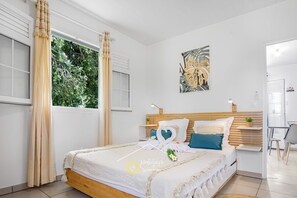 Iron/ironing board, WiFi, bed sheets