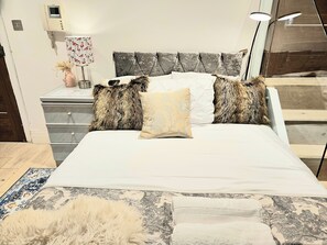 Bügeleisen/Bügelbrett, kostenloses WLAN, Bettwäsche