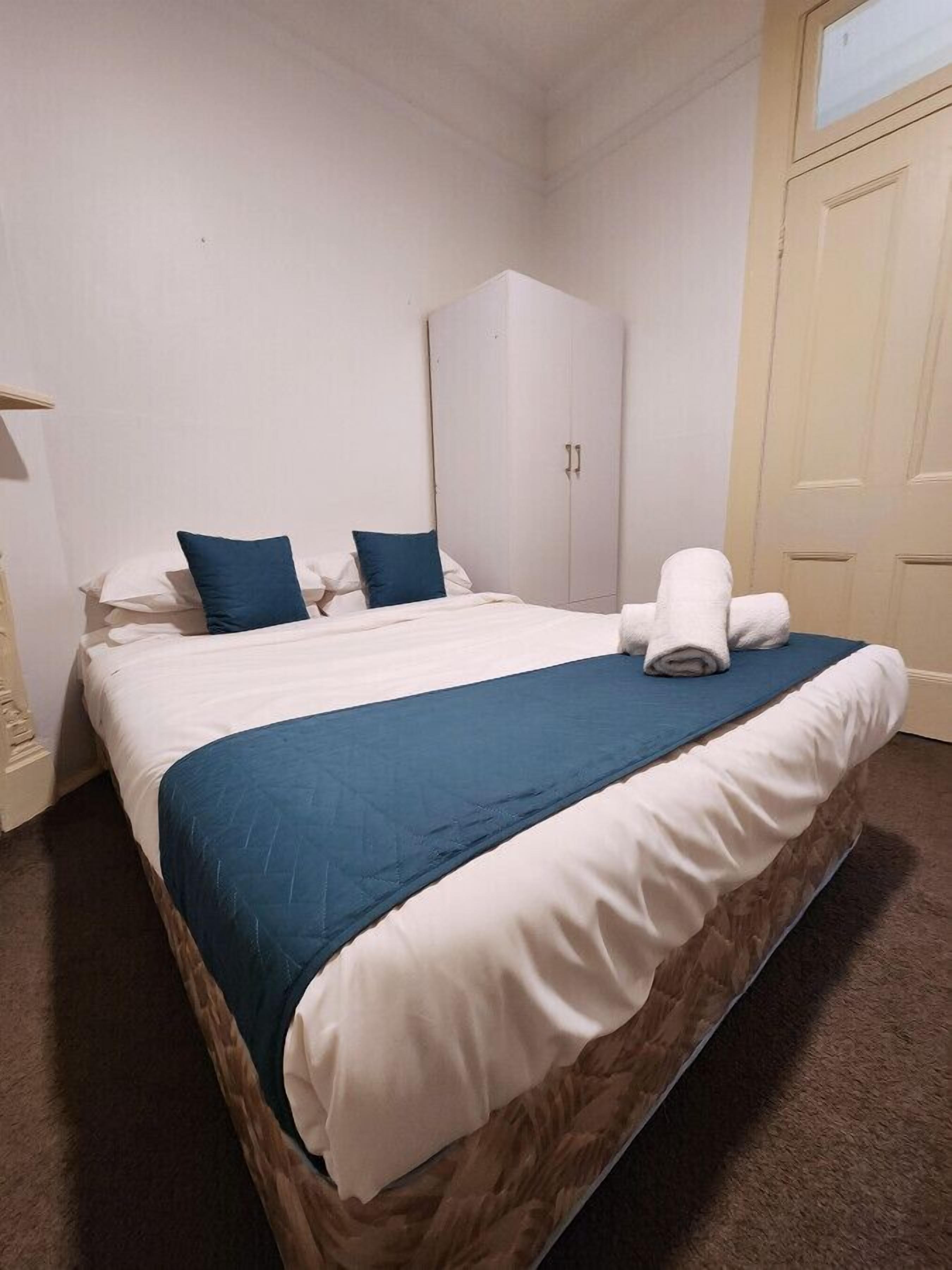 Bügeleisen/Bügelbrett, kostenloses WLAN, Bettwäsche