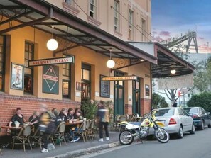 تناول الطعام بالخارج