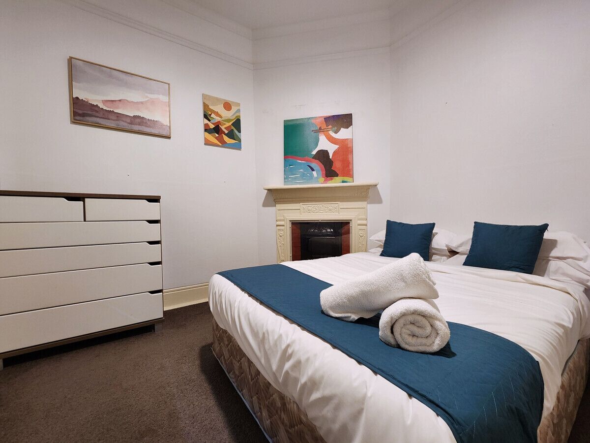 Fer et planche à repasser, Wi-Fi gratuit, draps fournis