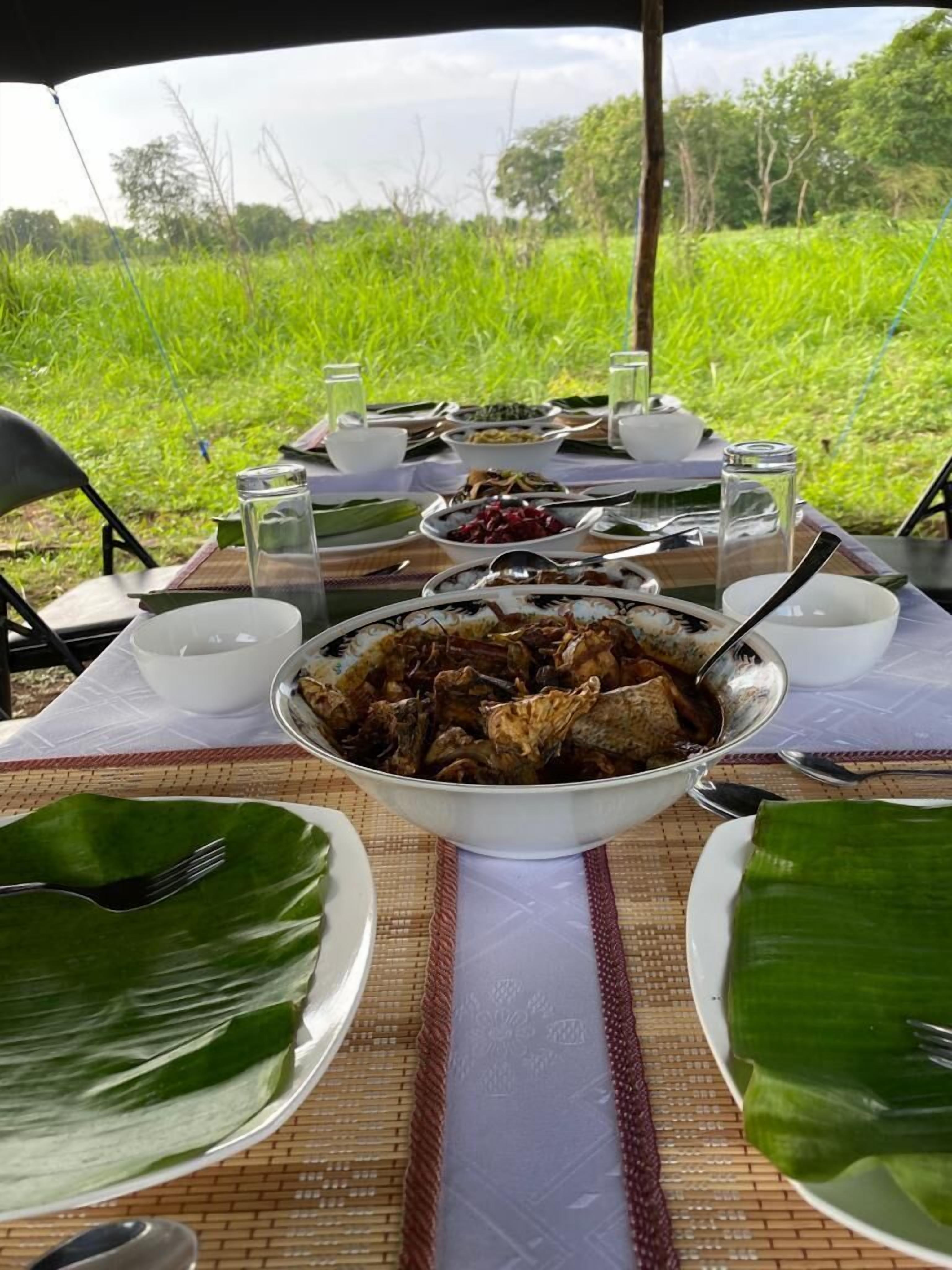 Daily English breakfast (LKR 1000 per person)