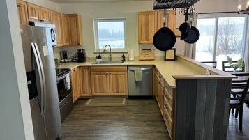 Køleskab, mikrobølgeovn, ovn, kogeplade