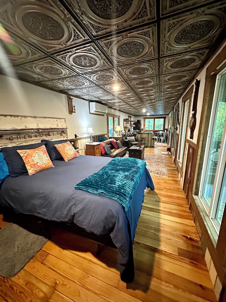 Starry Steampunk Wagon on Wolf Creek Randolph County Vrbo