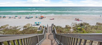 Beach House w Private Pool Near Shops Dining