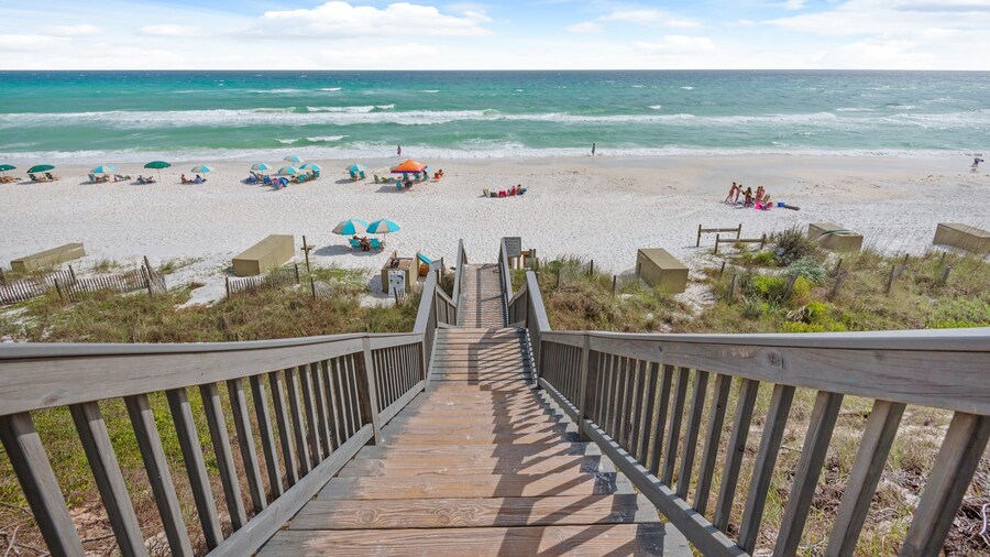 Beach House w Private Pool Near Shops Dining