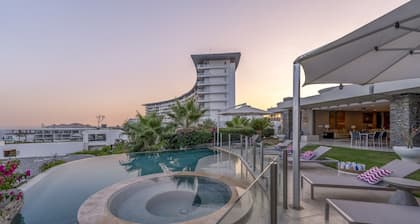 6 BR Huge Villa Steps To Beach Plus A Pool House