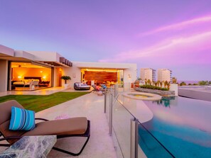 Villa - 6 BR Huge Villa Steps To Beach Plus A Pool House (San Jose del Cabo)