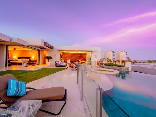 6 BR Huge Villa Steps To Beach Plus A Pool House