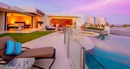 6 BR Huge Villa Steps To Beach Plus A Pool House