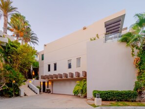 Villa - 6 BR Huge Villa Steps To Beach Plus A Pool House (San Jose del Cabo)