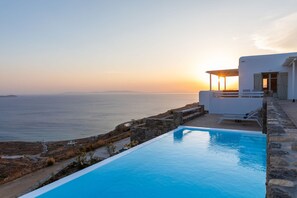 Villa - Renovated Luxury Oceanview Villa With Pool in Mykonos (Mykonos)