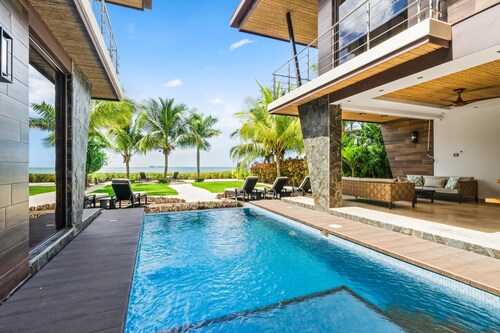 Beachfront Villa - Sunsets and Daily Maid Service