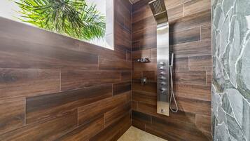 House | 4 bilik tidur