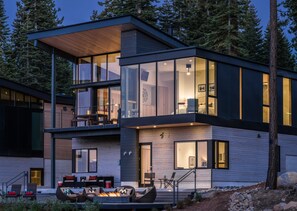 House | 4 bedrooms - Modern Ski In Out Home Mid-mountain Northstar (Truckee)