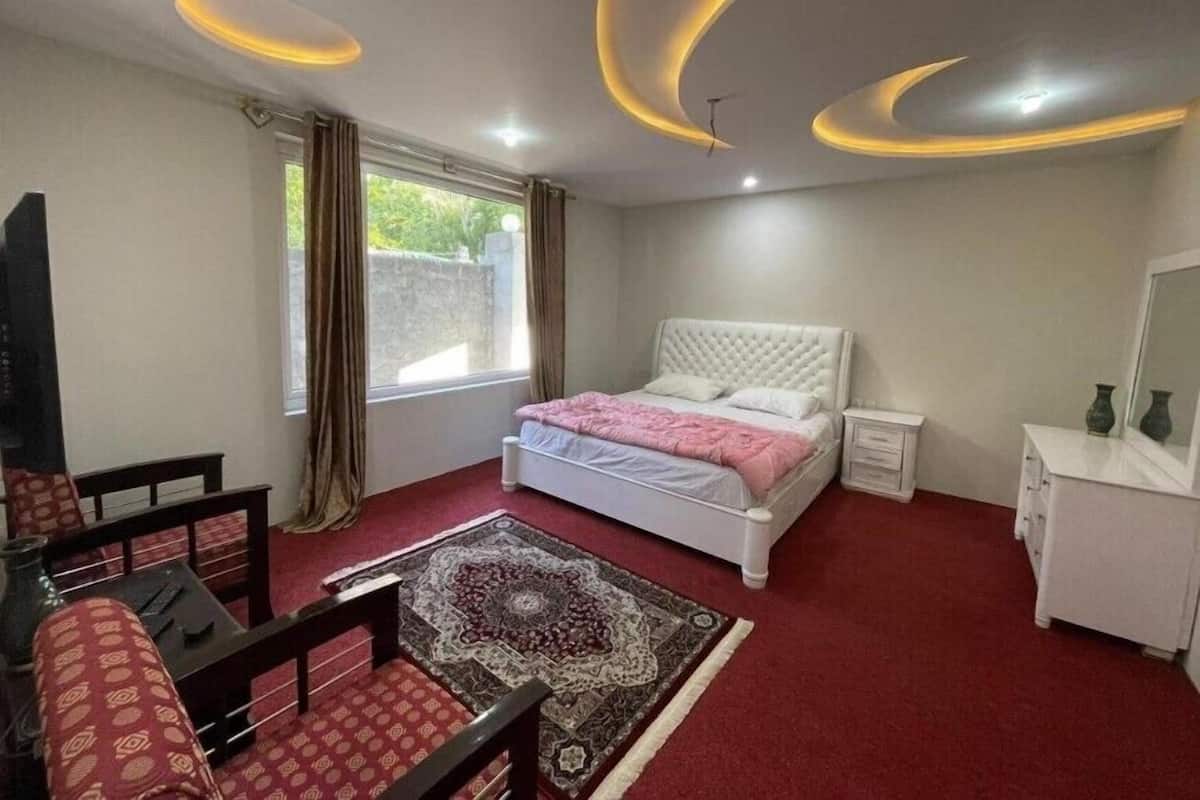 Habitación doble Deluxe, vista a la montaña | Insonorización, tabla de planchar con plancha y wifi gratis