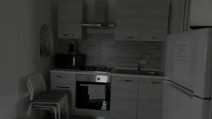 Fridge, microwave, coffee/tea maker, dining tables - THE SORRISO HOLIDAY HOME In the heart of the old town, within walking distance of the center (Bari)